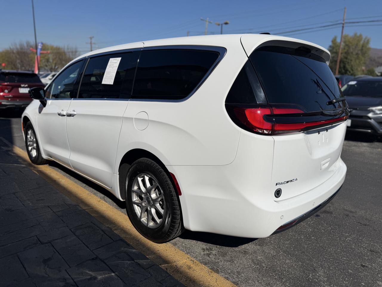 Chrysler Pacifica Select 2025
