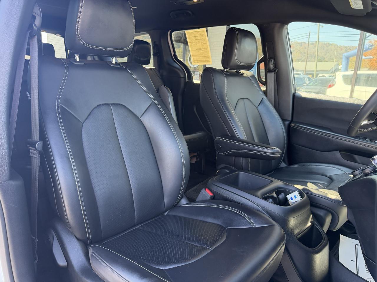 Chrysler Pacifica Select 2025