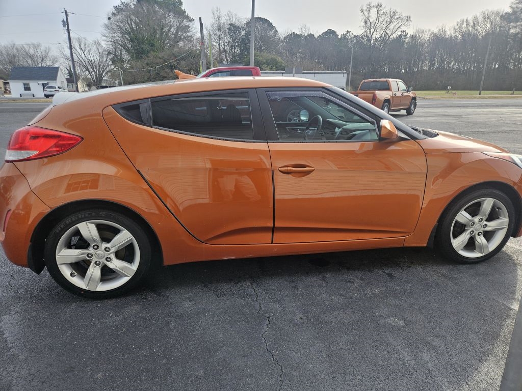Hyundai Veloster Base 2012