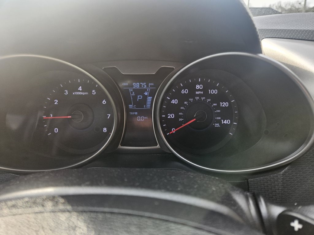 Hyundai Veloster Base 2012