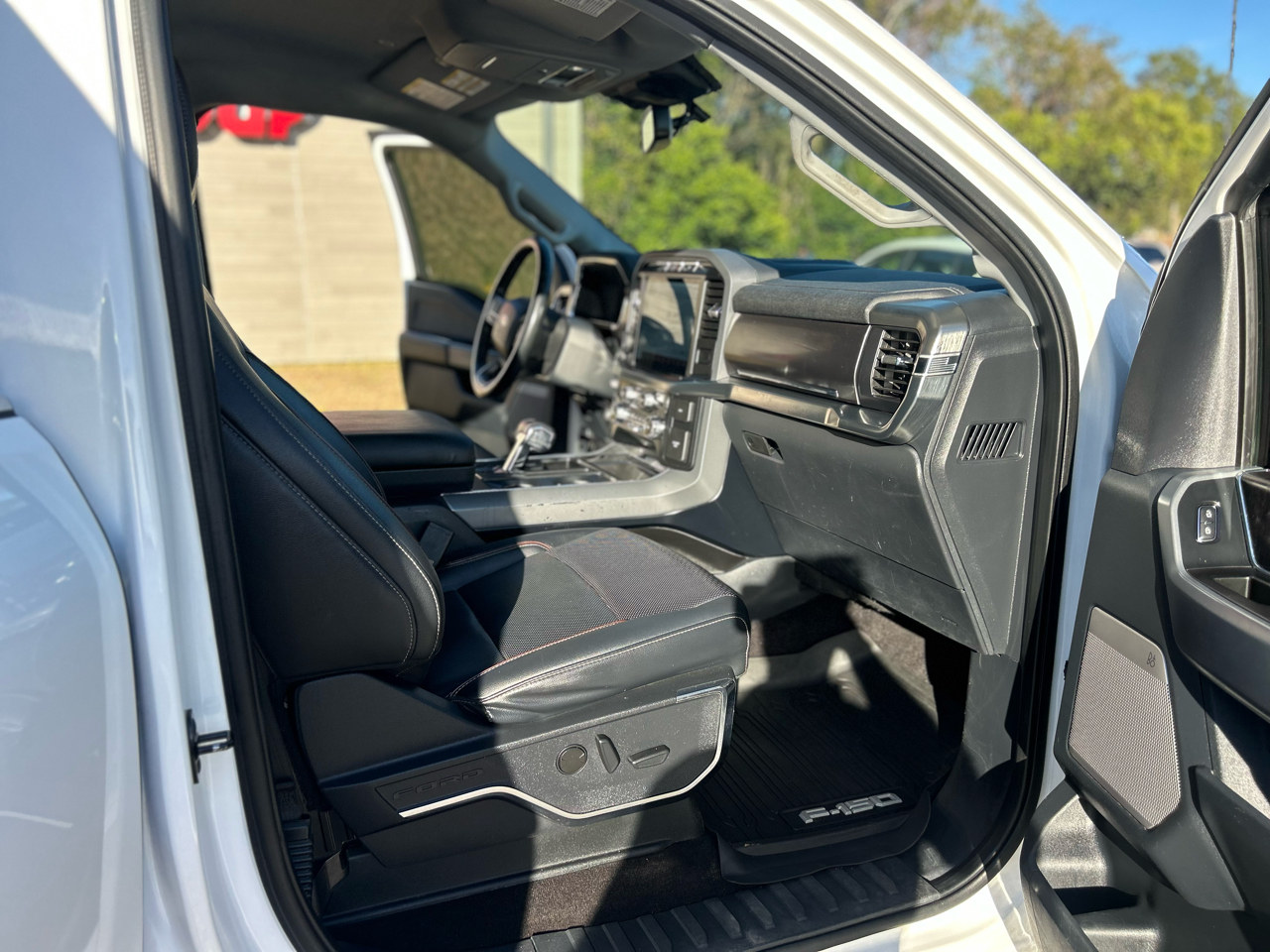 Ford F-150 Lariat 4WD SuperCrew 5.5' Box 2022 Ford F-150 Lariat 4WD SuperCrew 5.5' Box 2022