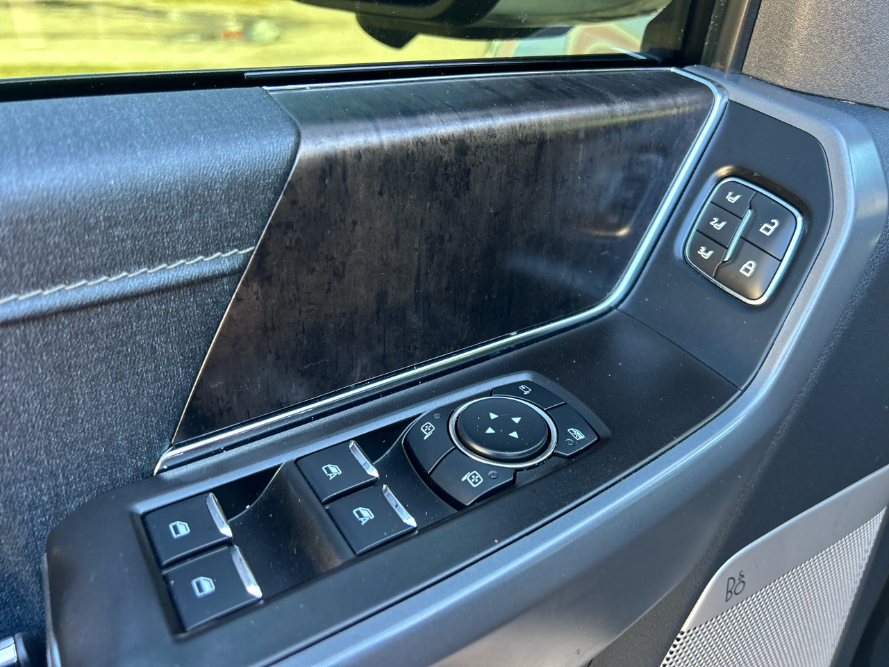 Ford F-150 Lariat 4WD SuperCrew 5.5' Box 2022 Ford F-150 Lariat 4WD SuperCrew 5.5' Box 2022