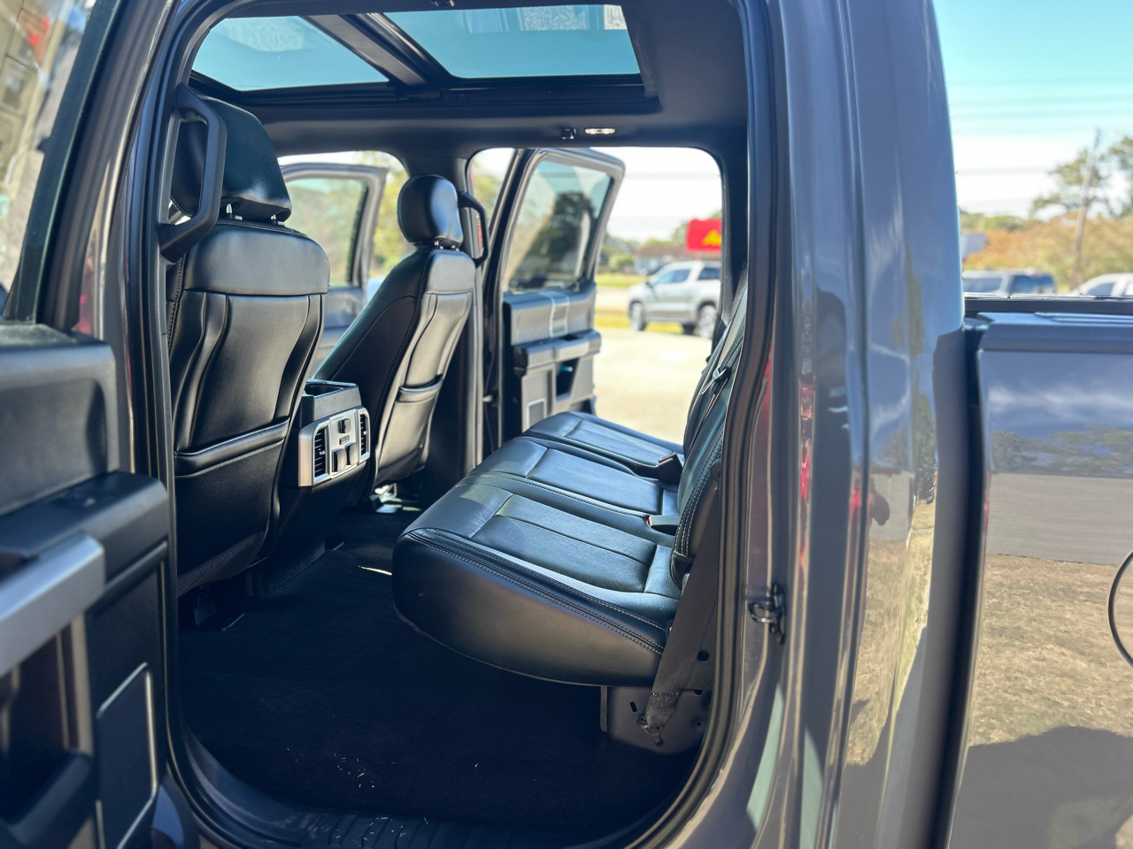 Ford F-150 Lariat 4WD SuperCrew 5.5' Box 2018 Ford F-150 Lariat 4WD SuperCrew 5.5' Box 2018