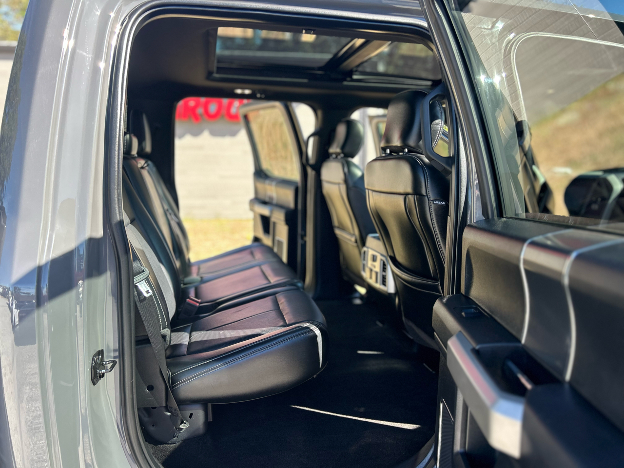 Ford F-150 Lariat 4WD SuperCrew 5.5' Box 2018 Ford F-150 Lariat 4WD SuperCrew 5.5' Box 2018