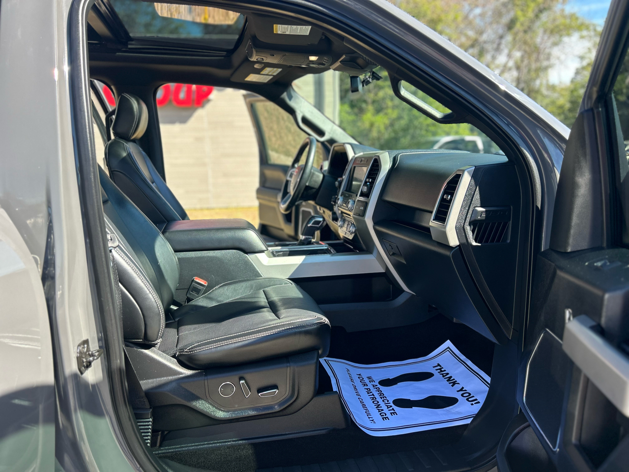 Ford F-150 Lariat 4WD SuperCrew 5.5' Box 2018 Ford F-150 Lariat 4WD SuperCrew 5.5' Box 2018