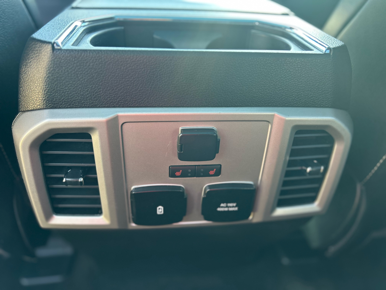 Ford F-150 Lariat 4WD SuperCrew 5.5' Box 2018 Ford F-150 Lariat 4WD SuperCrew 5.5' Box 2018