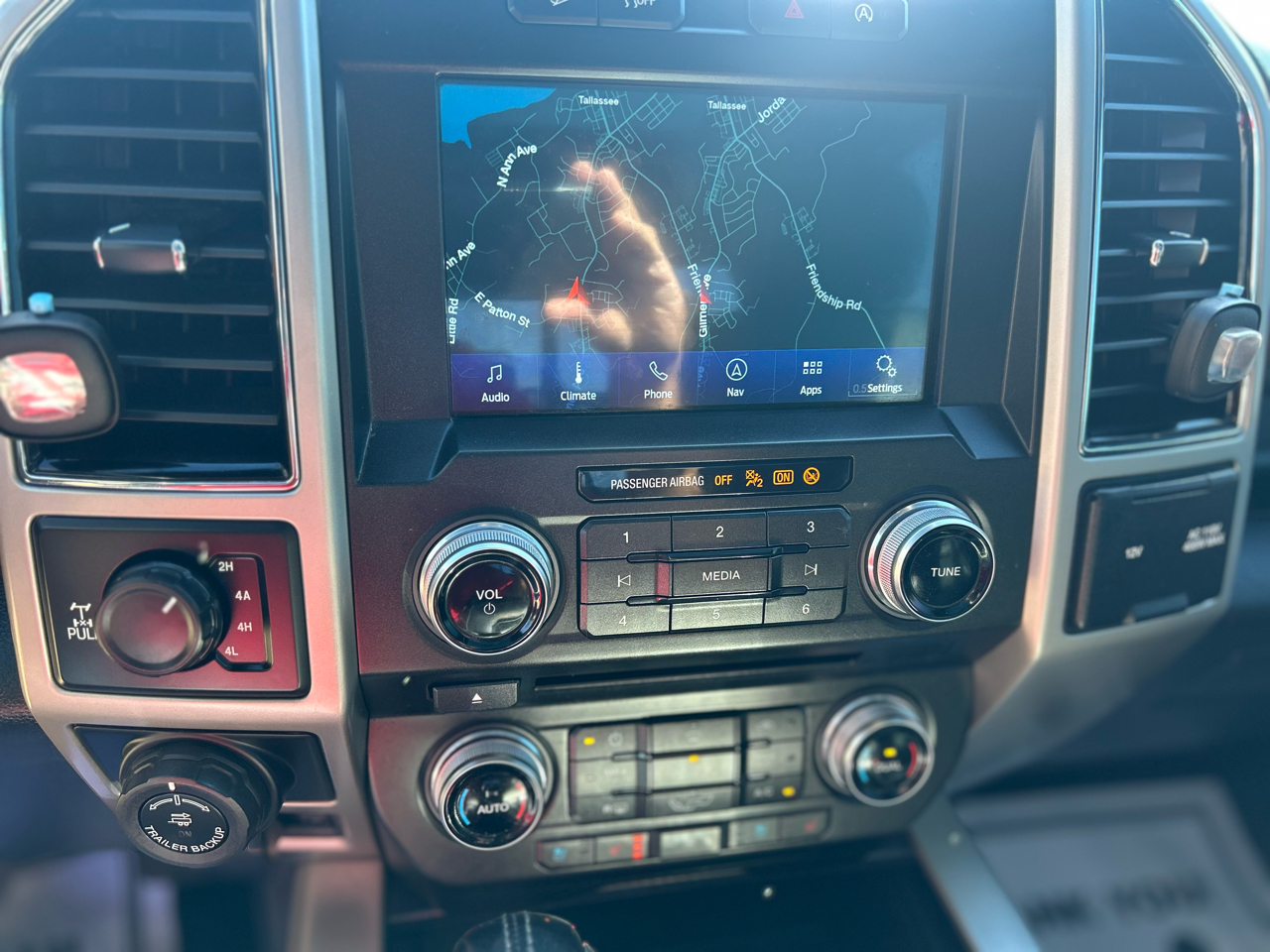 Ford F-150 Lariat 4WD SuperCrew 5.5' Box 2018 Ford F-150 Lariat 4WD SuperCrew 5.5' Box 2018