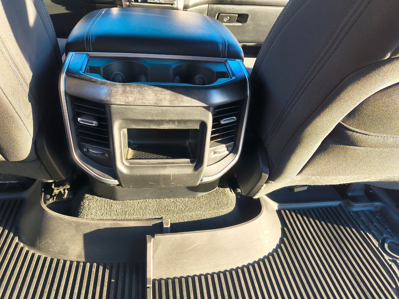 RAM 1500 Big Horn 4x4 Crew Cab 5'7" Box 2022