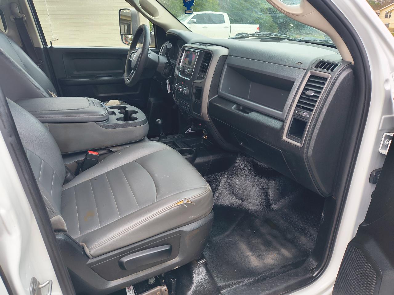 RAM 3500 Chassis Cab Tradesman 4WD Crew Cab 60" CA 172.4" WB 2018