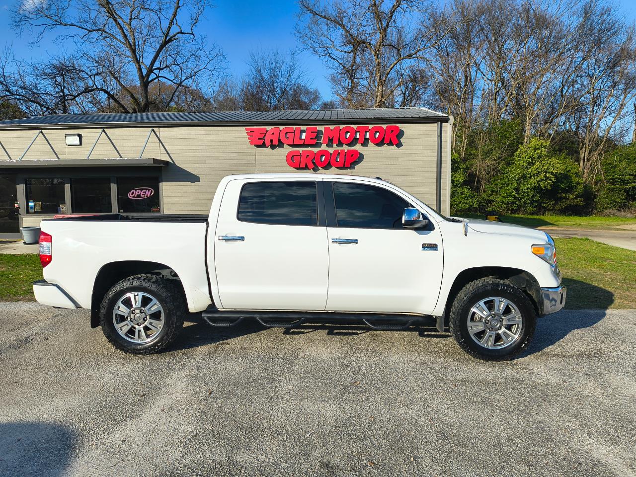 Toyota Tundra 4WD Truck CrewMax 5.7L FFV V8 6-Spd AT Platinum (Natl) 2016