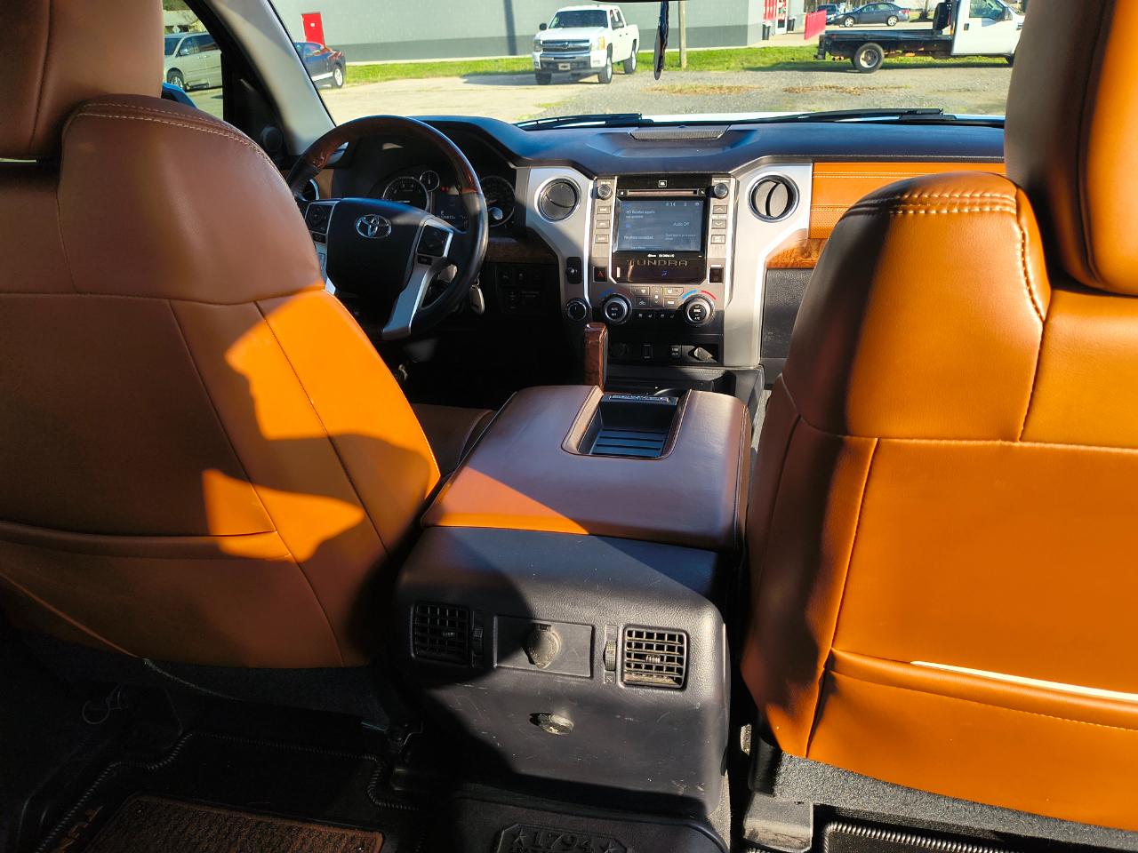 Toyota Tundra 4WD Truck CrewMax 5.7L FFV V8 6-Spd AT Platinum (Natl) 2016