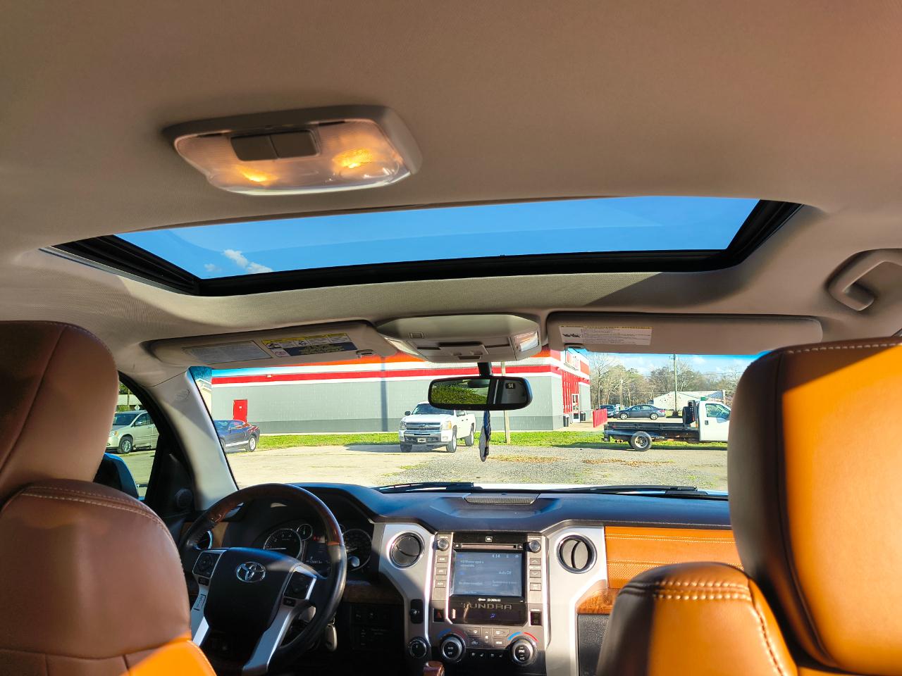 Toyota Tundra 4WD Truck CrewMax 5.7L FFV V8 6-Spd AT Platinum (Natl) 2016