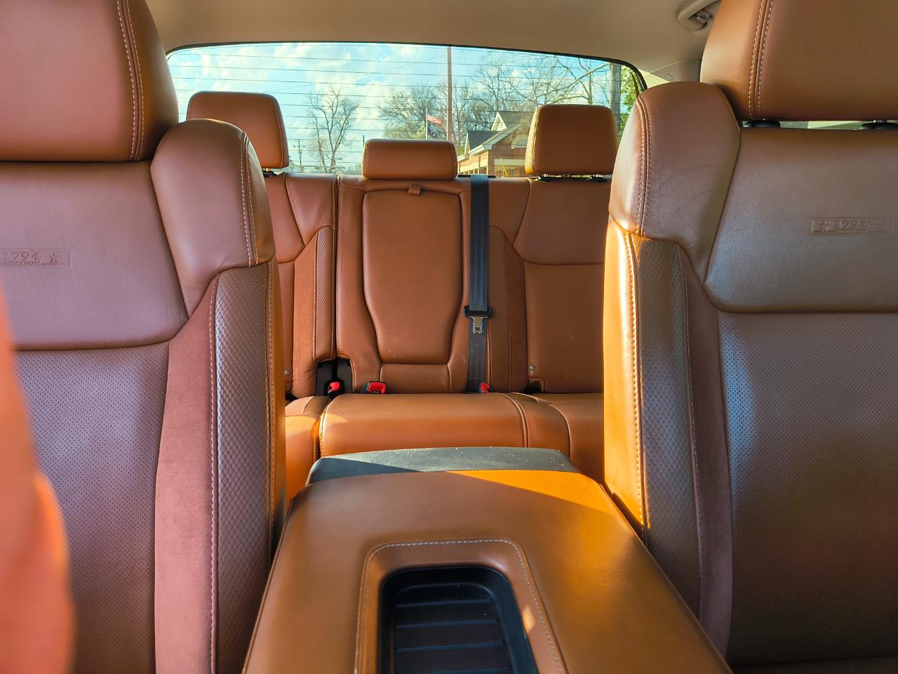 Toyota Tundra 4WD Truck CrewMax 5.7L FFV V8 6-Spd AT Platinum (Natl) 2016