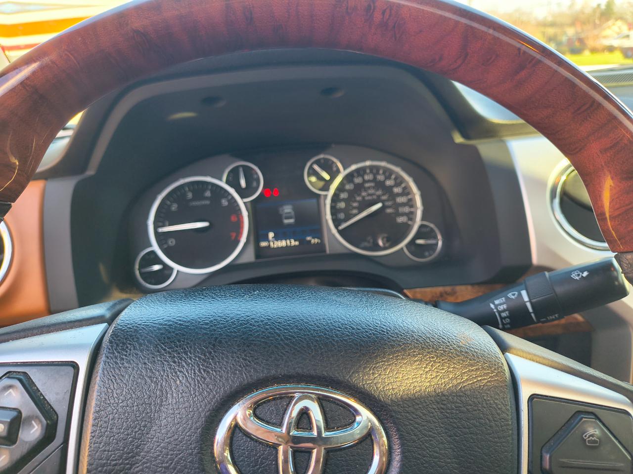 Toyota Tundra 4WD Truck CrewMax 5.7L FFV V8 6-Spd AT Platinum (Natl) 2016