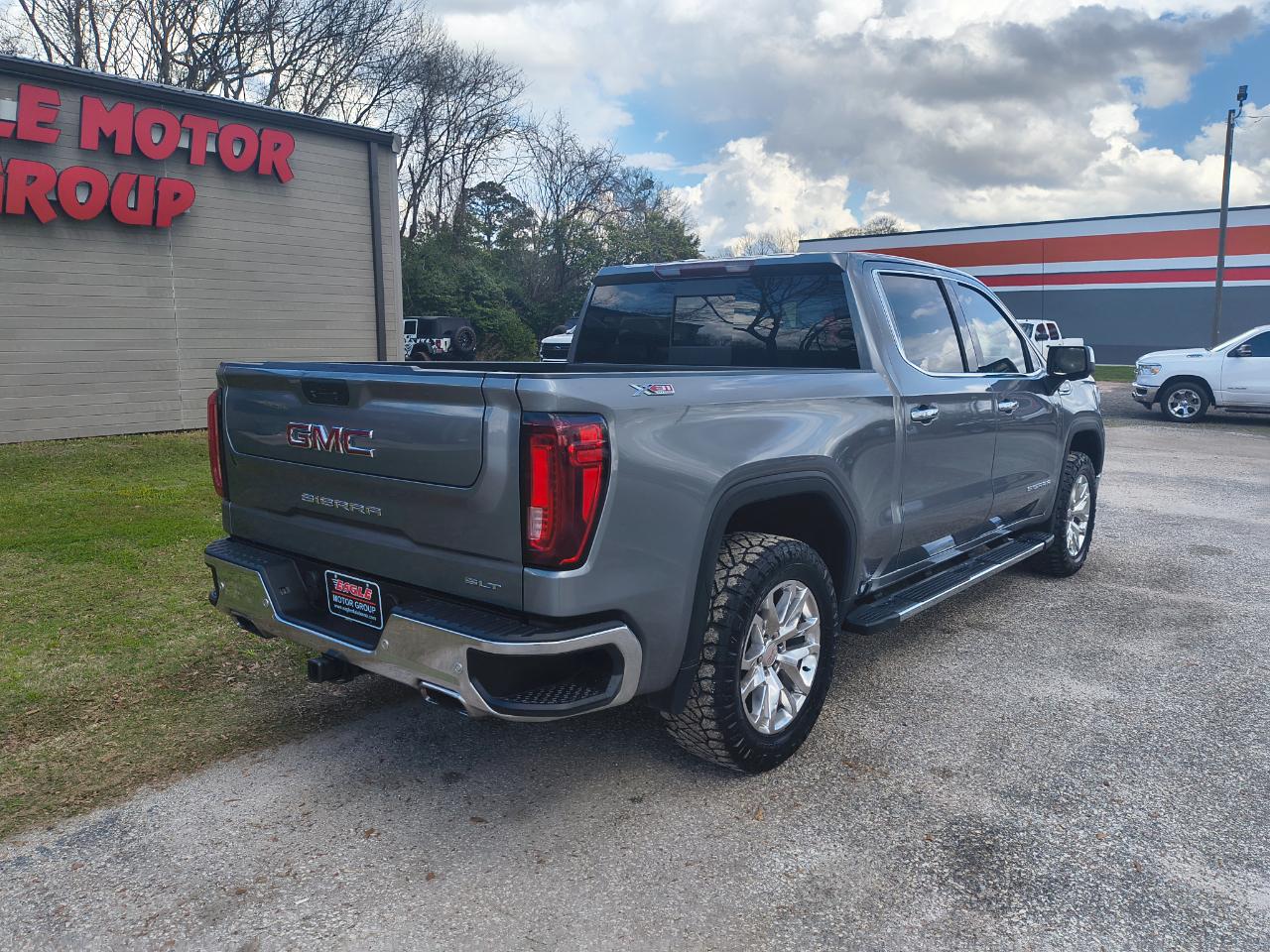 GMC Sierra 1500 4WD Crew Cab 147" SLT 2021