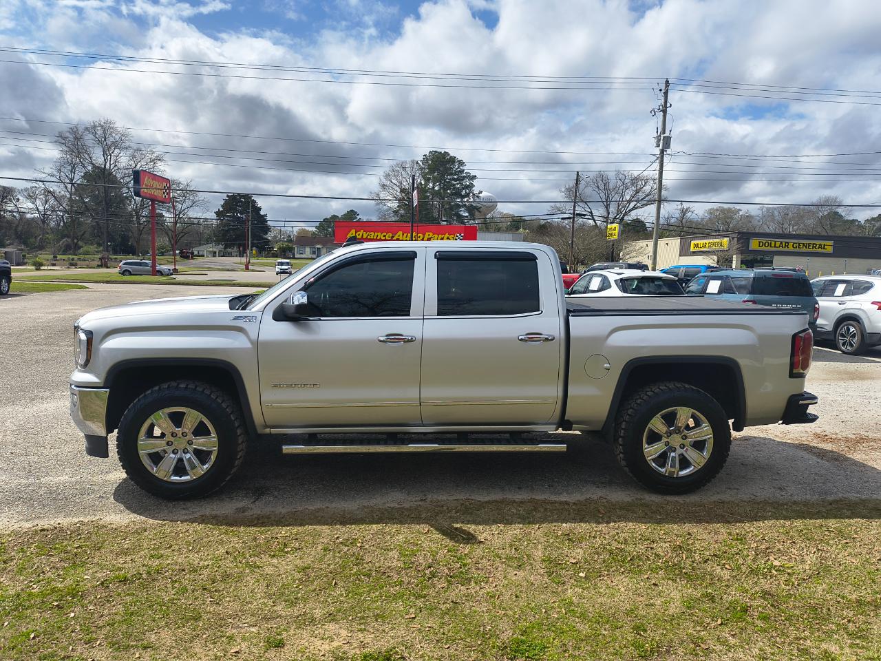 GMC Sierra 1500 4WD Crew Cab 143.5" SLT 2018