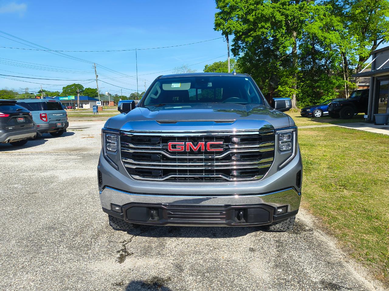 GMC Sierra 1500 4WD Crew Cab 147" SLT 2023