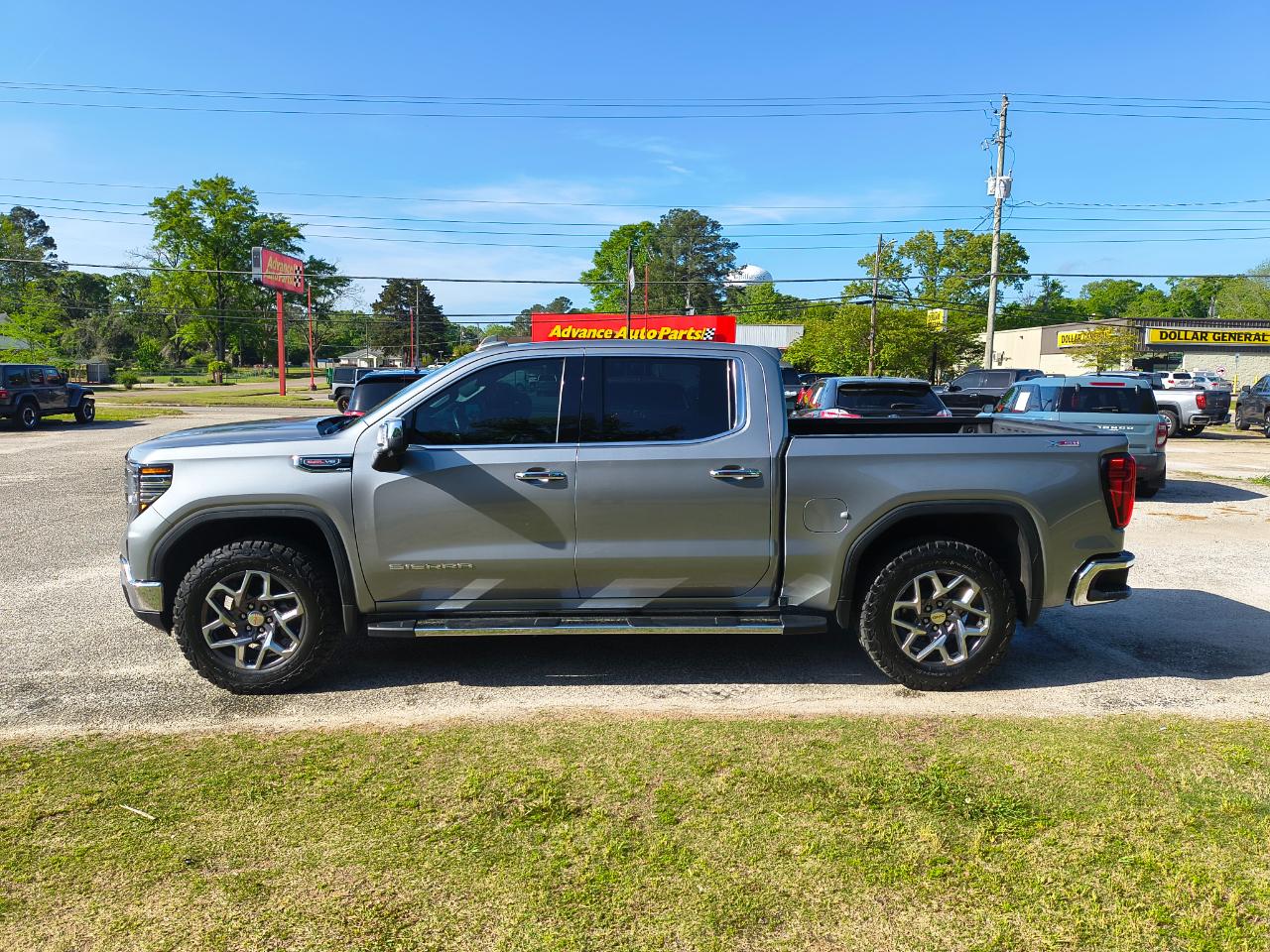 GMC Sierra 1500 4WD Crew Cab 147" SLT 2023