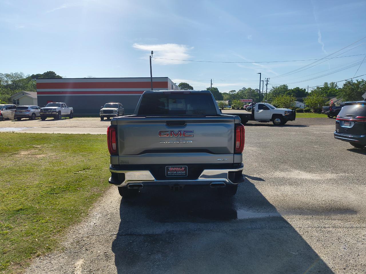 GMC Sierra 1500 4WD Crew Cab 147" SLT 2023