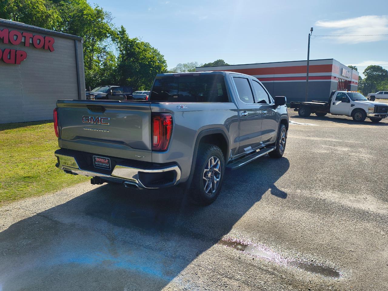 GMC Sierra 1500 4WD Crew Cab 147" SLT 2023