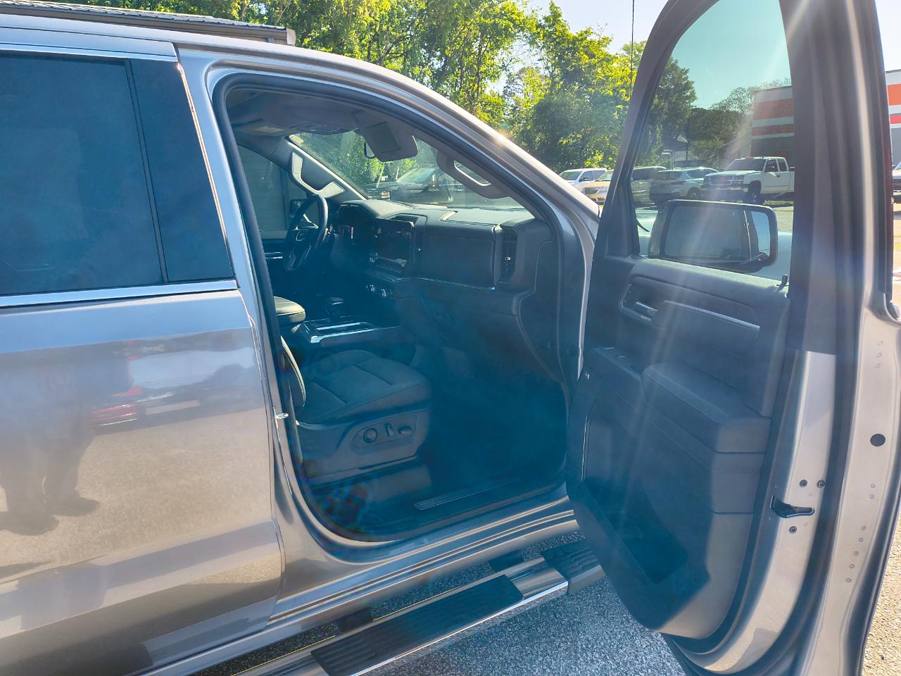 GMC Sierra 1500 4WD Crew Cab 147" SLT 2023