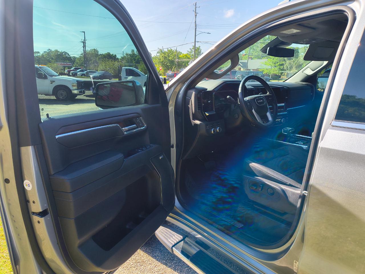 GMC Sierra 1500 4WD Crew Cab 147" SLT 2023