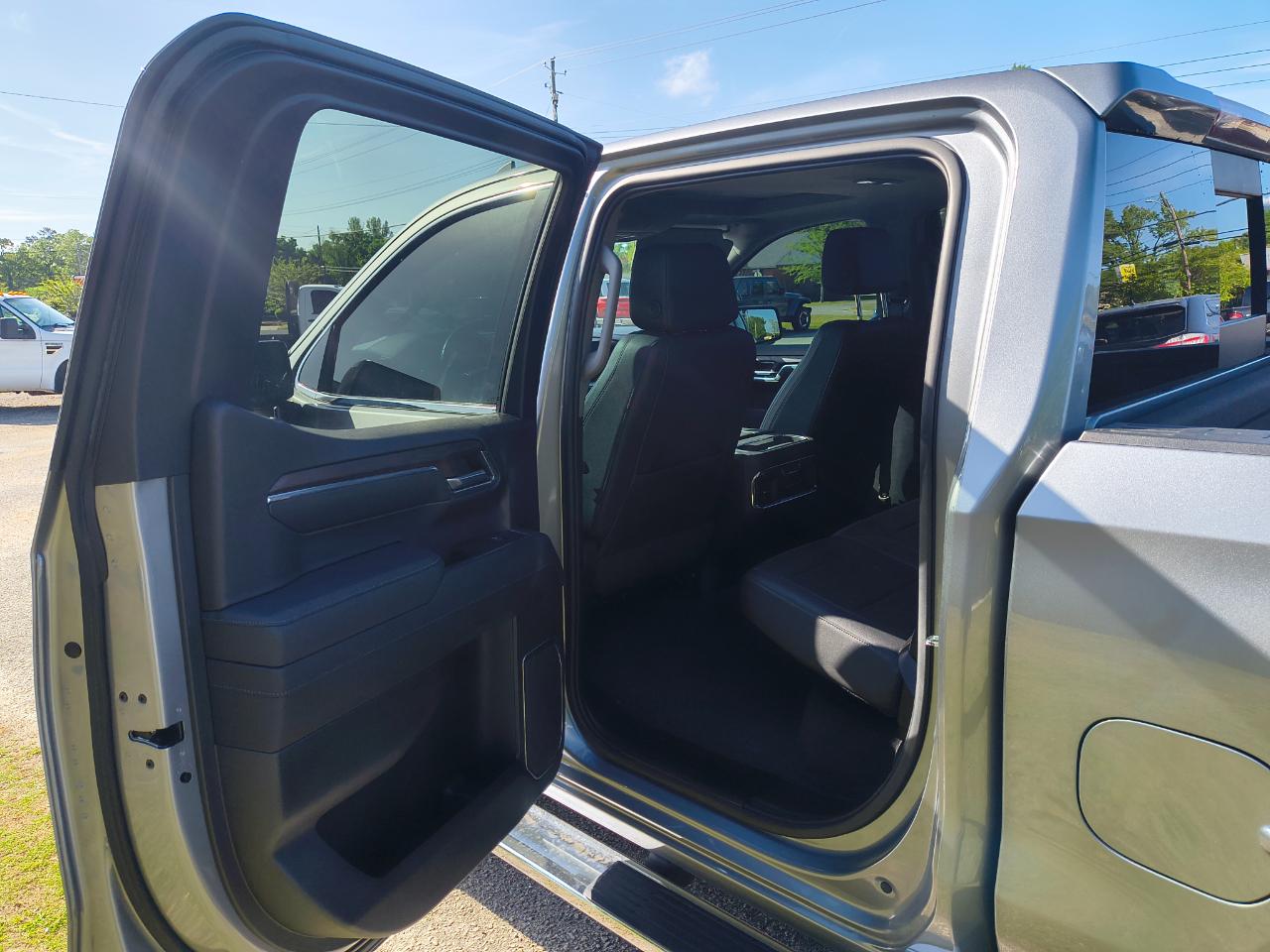 GMC Sierra 1500 4WD Crew Cab 147" SLT 2023