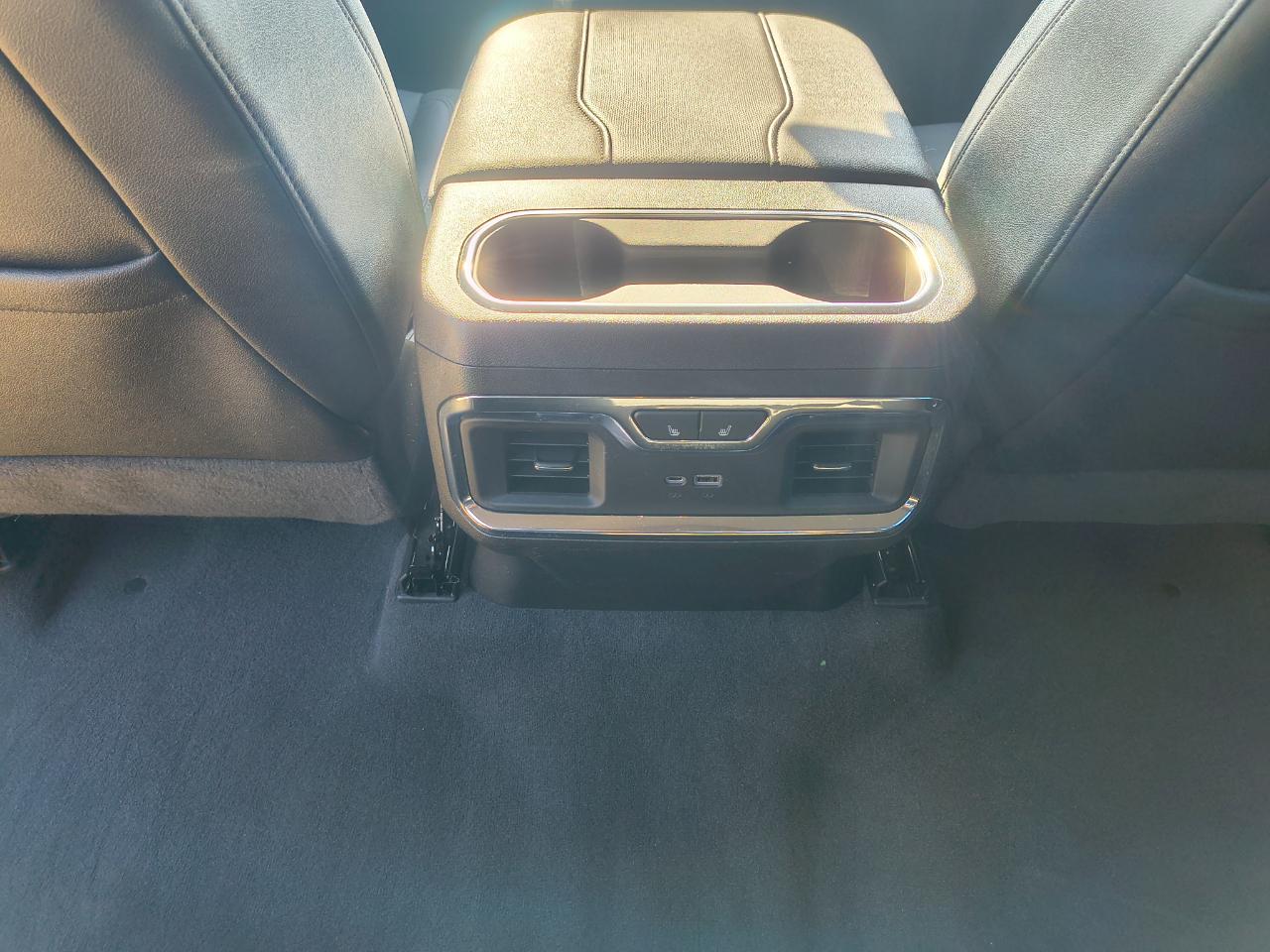 GMC Sierra 1500 4WD Crew Cab 147" SLT 2023