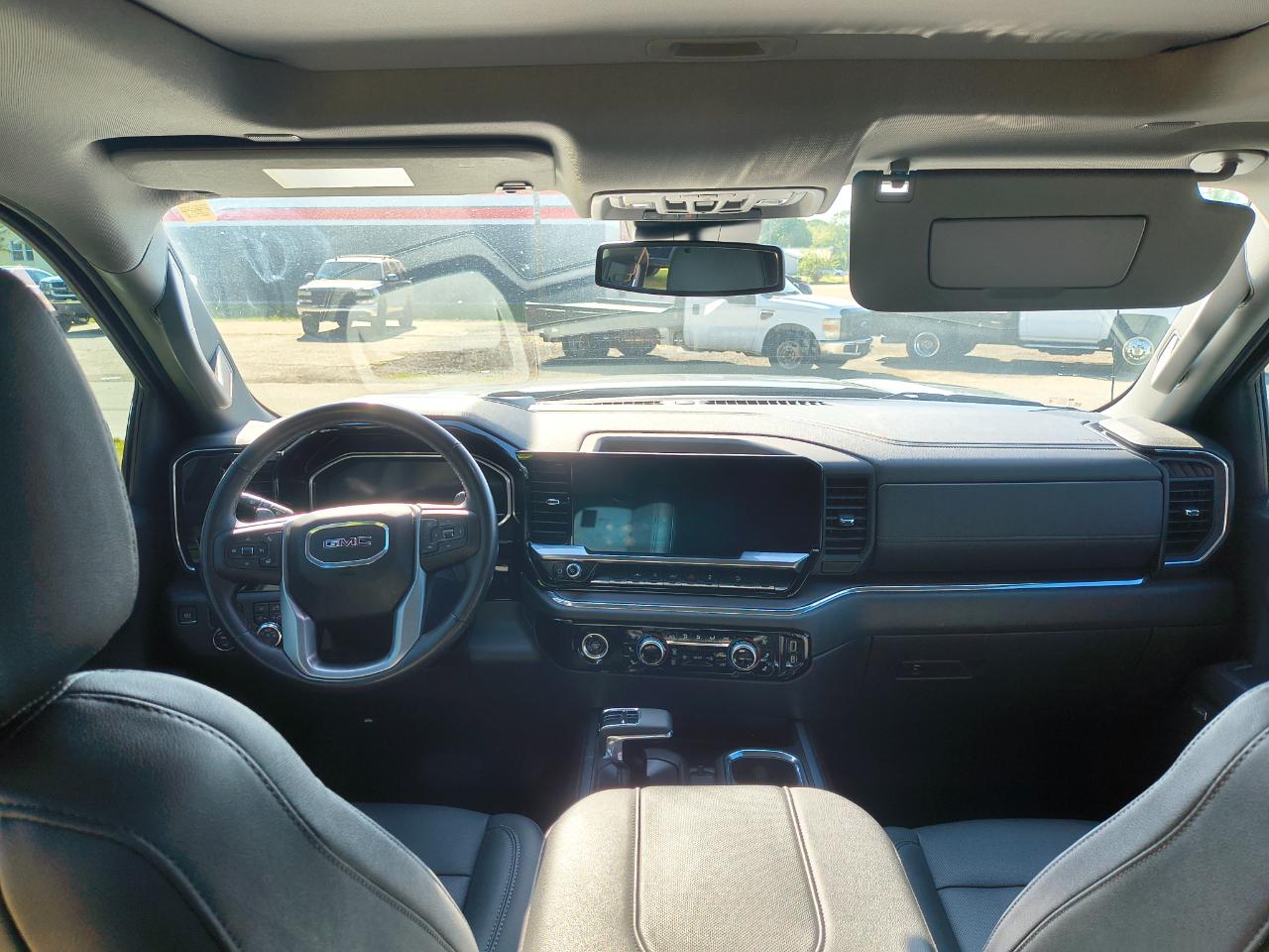 GMC Sierra 1500 4WD Crew Cab 147" SLT 2023