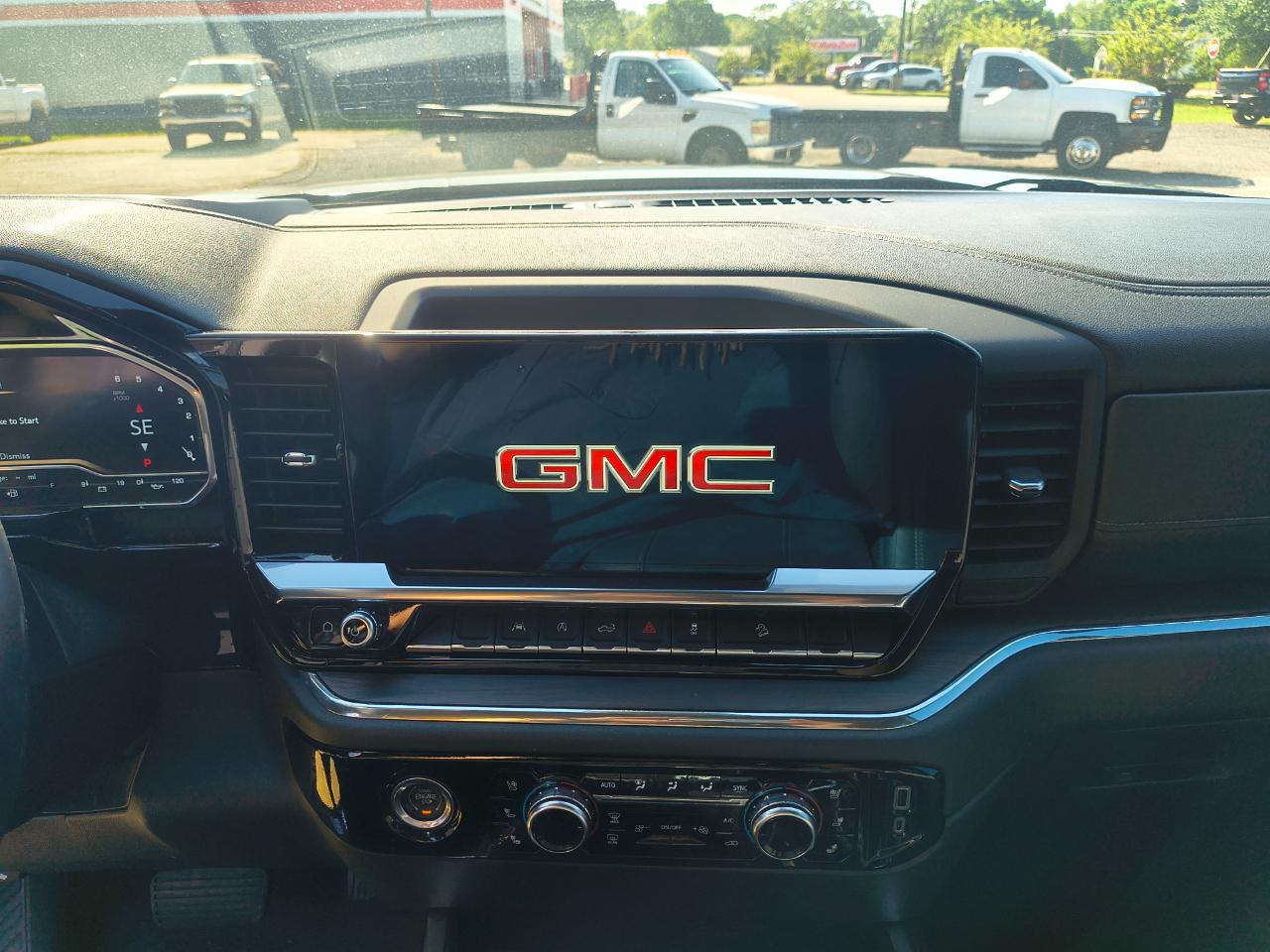 GMC Sierra 1500 4WD Crew Cab 147" SLT 2023