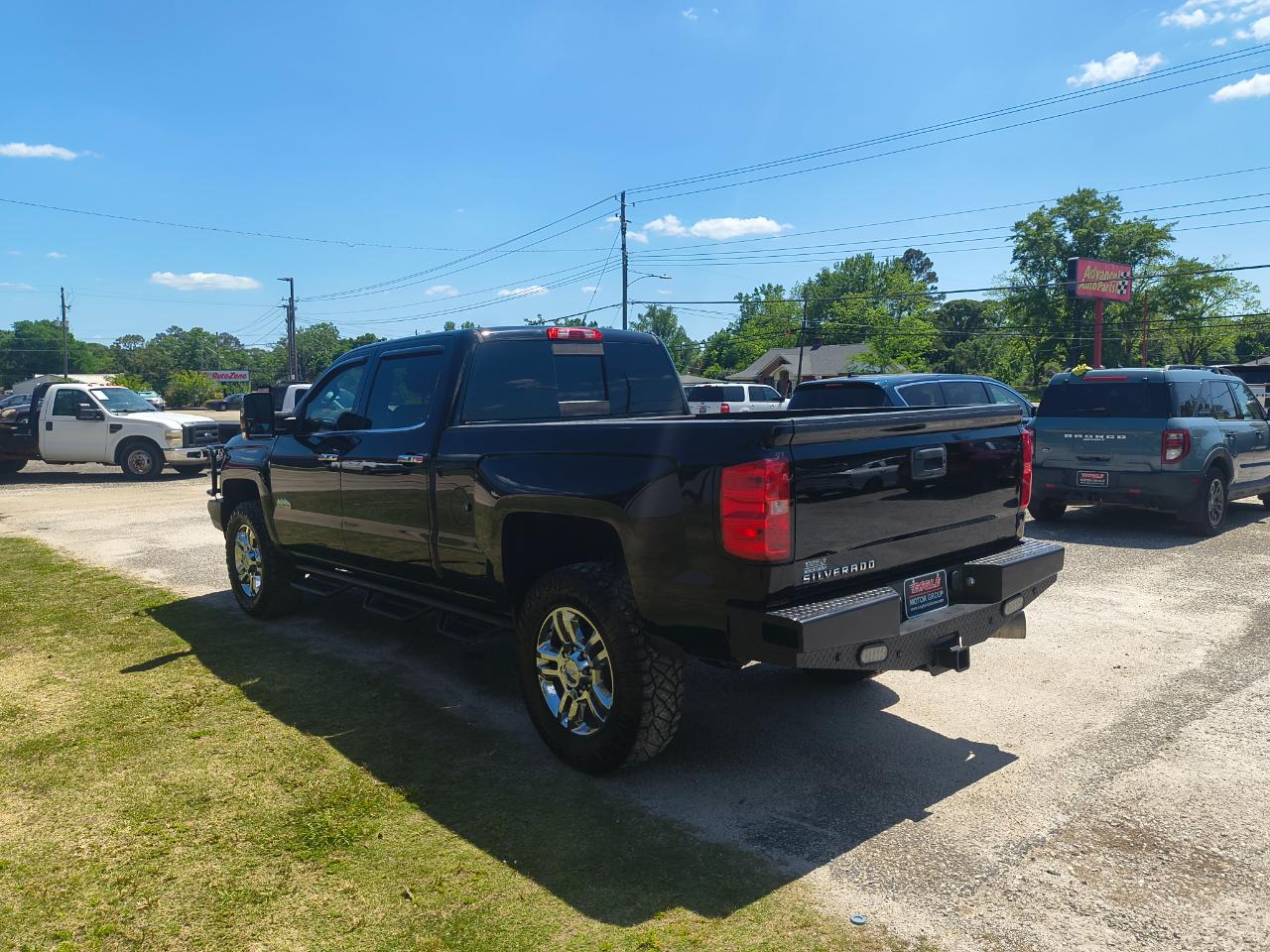 Chevrolet Silverado 2500HD Built After Aug 14 4WD Crew Cab 153.7" High Country 2015
