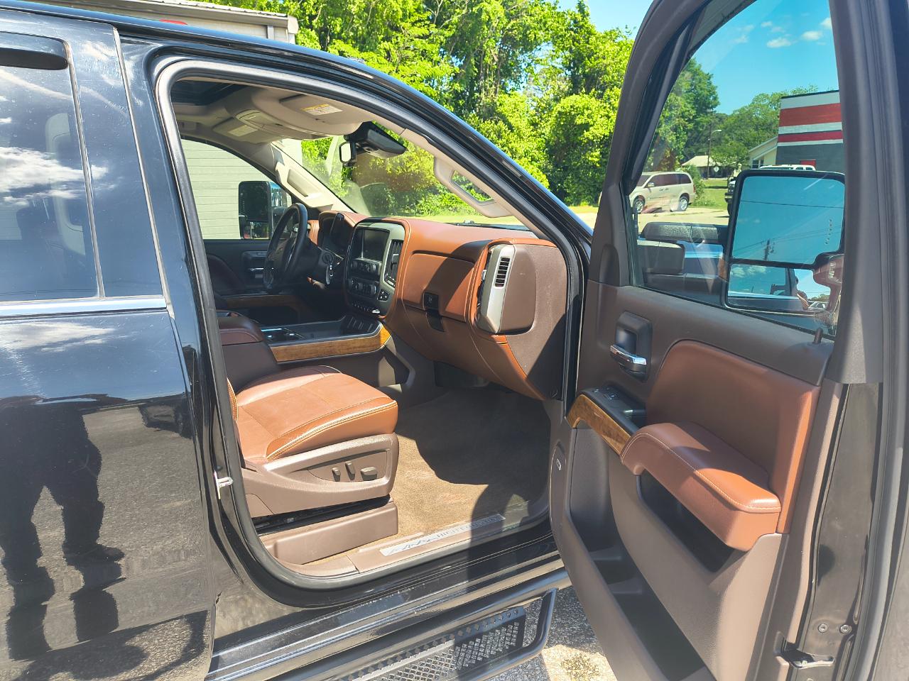 Chevrolet Silverado 2500HD Built After Aug 14 4WD Crew Cab 153.7" High Country 2015