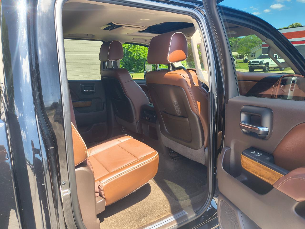 Chevrolet Silverado 2500HD Built After Aug 14 4WD Crew Cab 153.7" High Country 2015