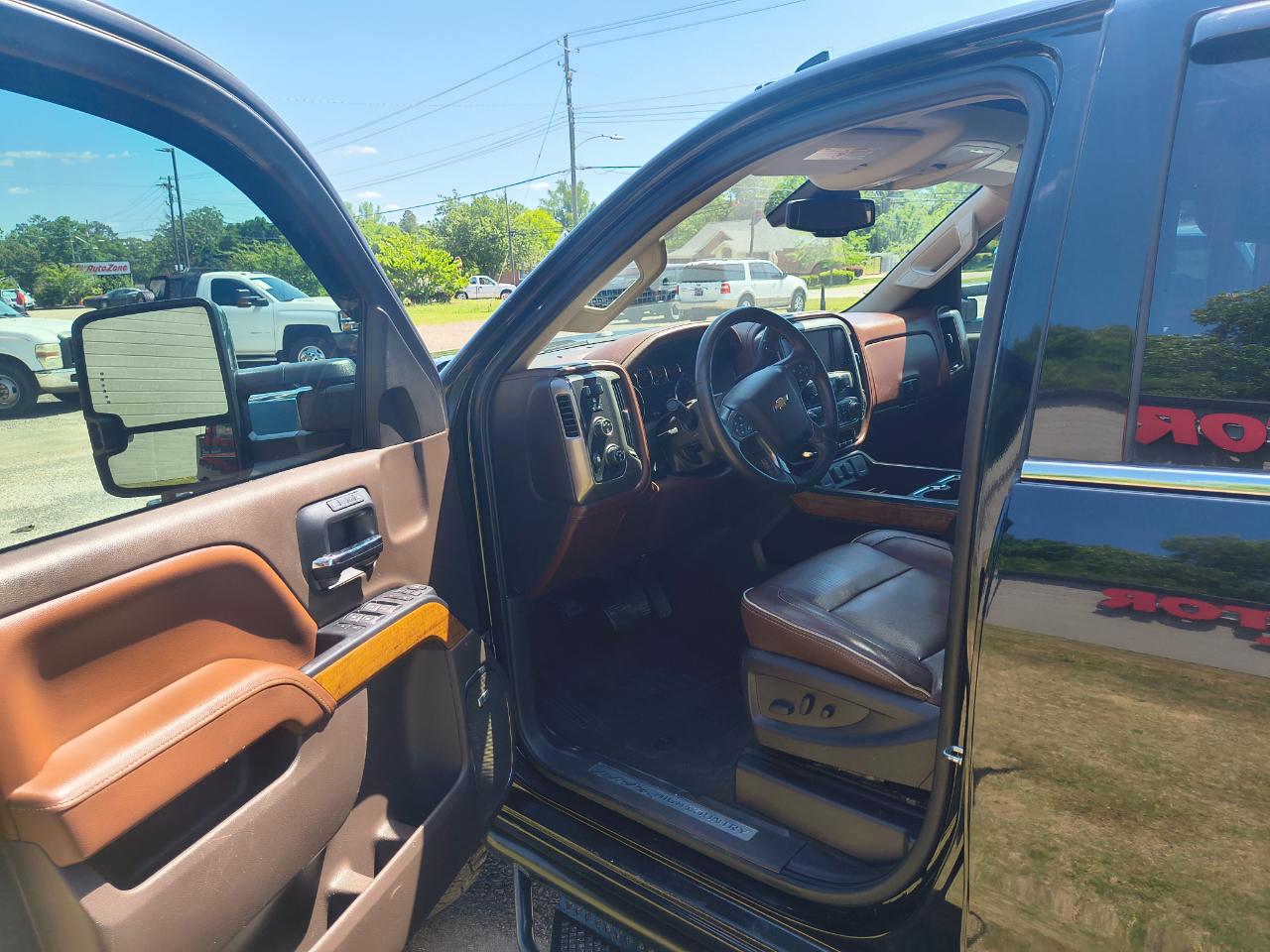 Chevrolet Silverado 2500HD Built After Aug 14 4WD Crew Cab 153.7" High Country 2015
