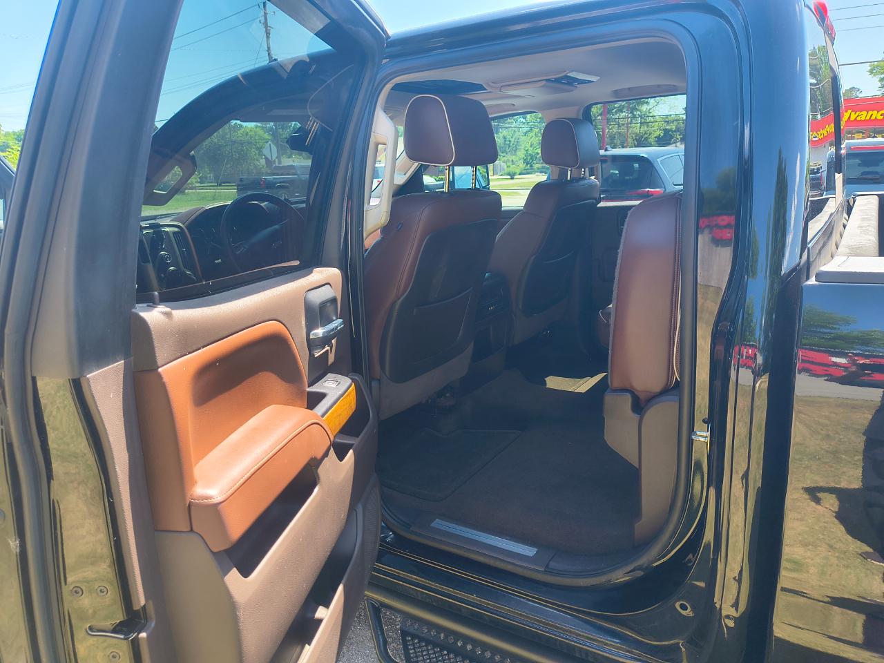 Chevrolet Silverado 2500HD Built After Aug 14 4WD Crew Cab 153.7" High Country 2015