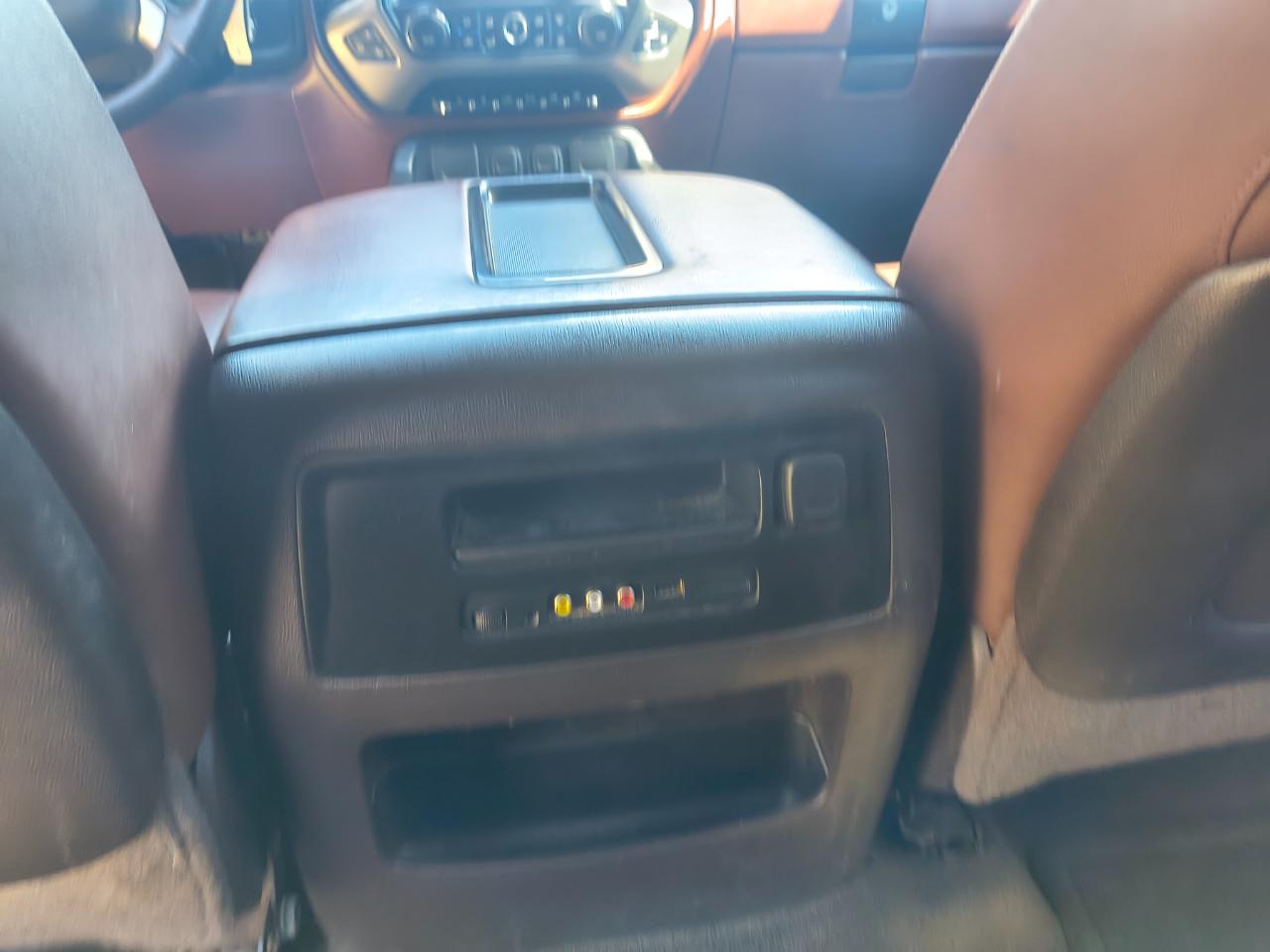 Chevrolet Silverado 2500HD Built After Aug 14 4WD Crew Cab 153.7" High Country 2015