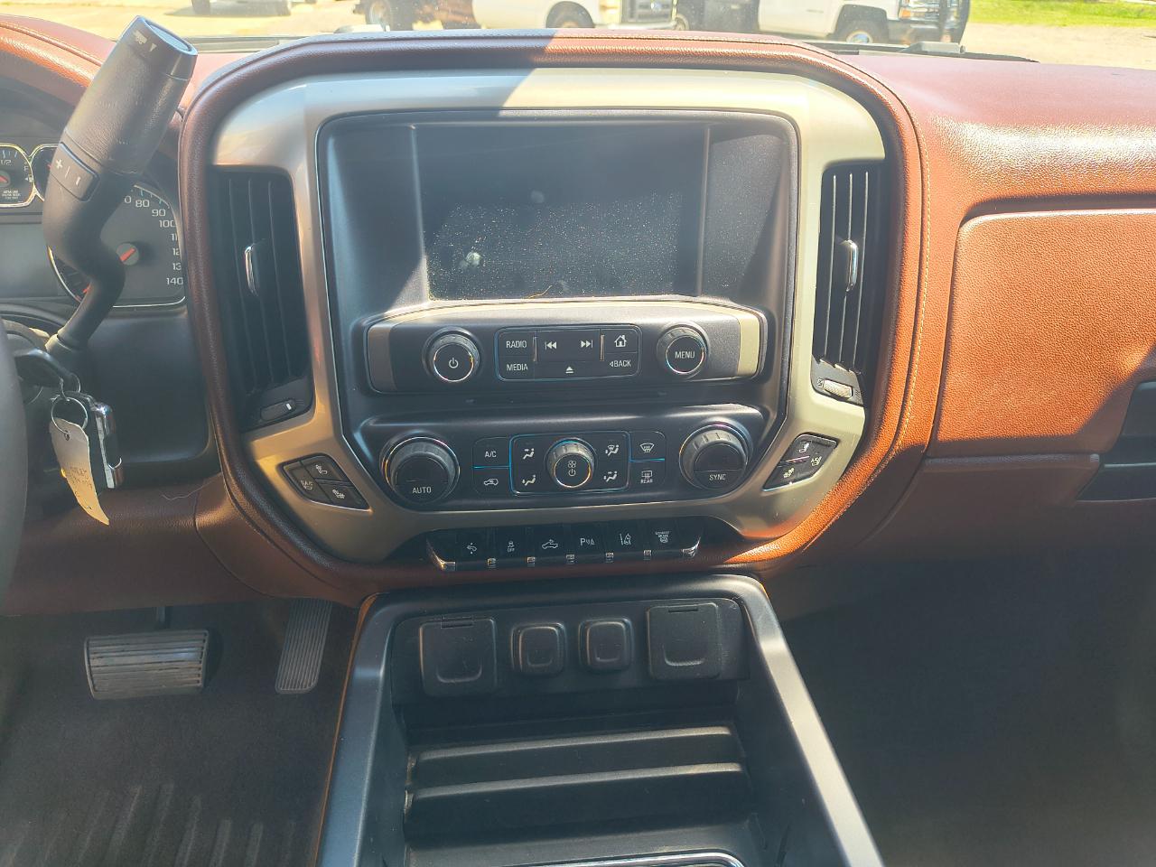 Chevrolet Silverado 2500HD Built After Aug 14 4WD Crew Cab 153.7" High Country 2015