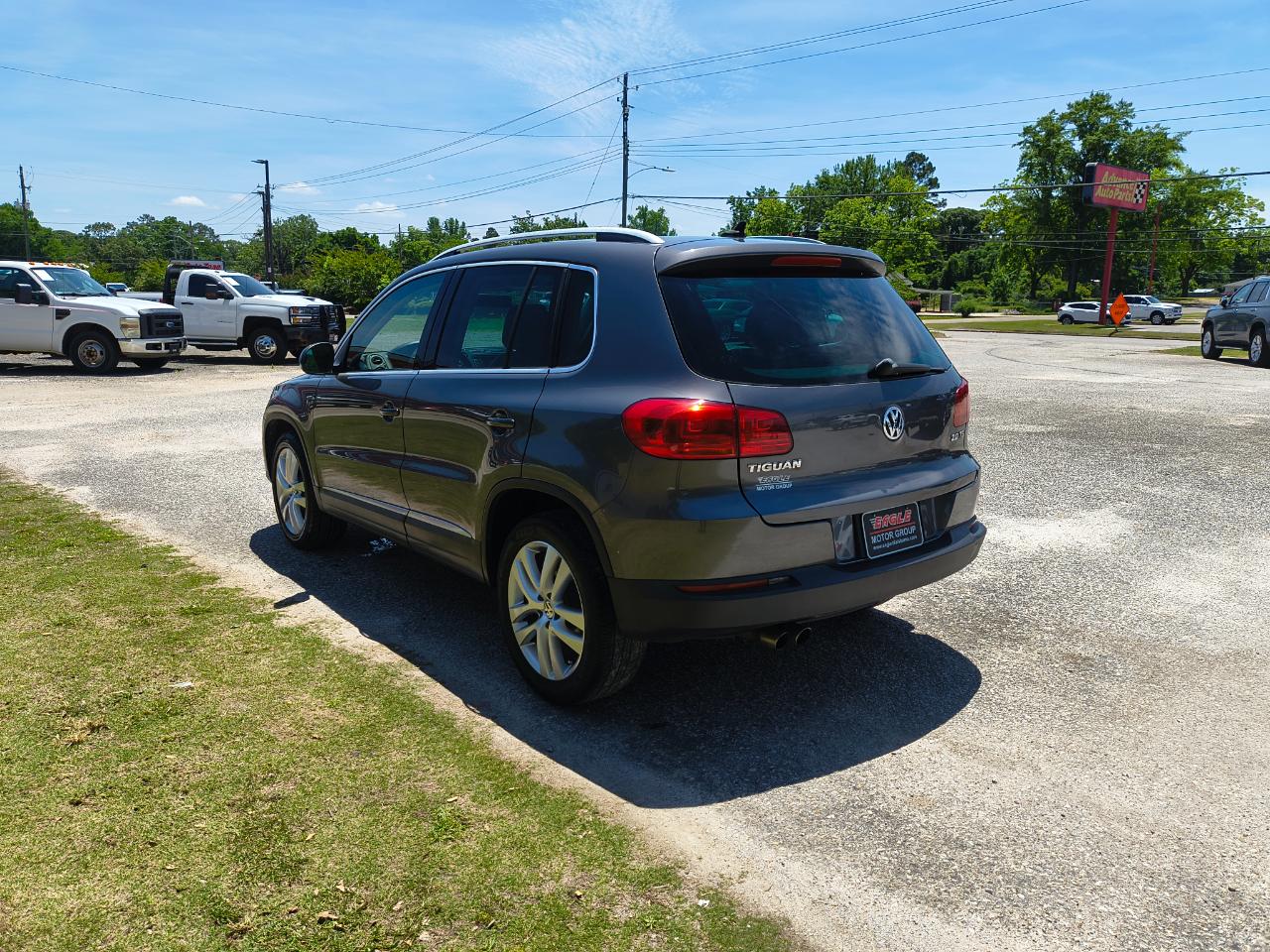 Volkswagen Tiguan 2WD 4dr Auto SE w/Sunroof & Nav 2013