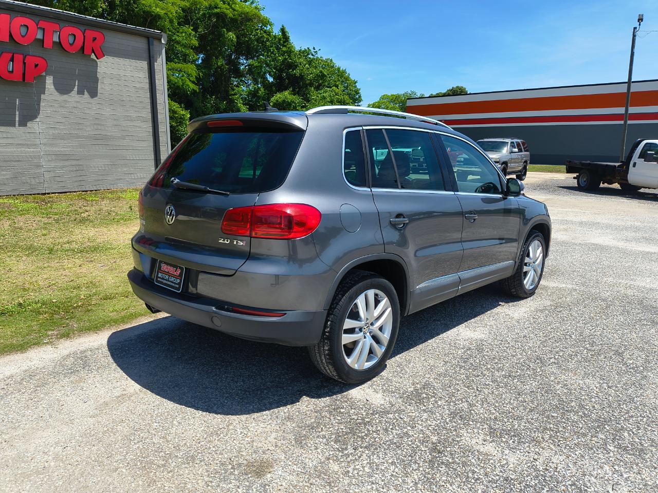 Volkswagen Tiguan 2WD 4dr Auto SE w/Sunroof & Nav 2013
