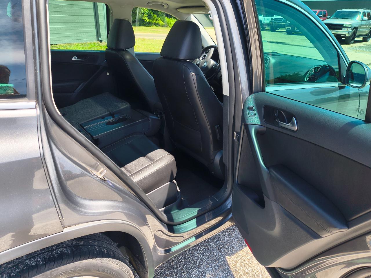 Volkswagen Tiguan 2WD 4dr Auto SE w/Sunroof & Nav 2013