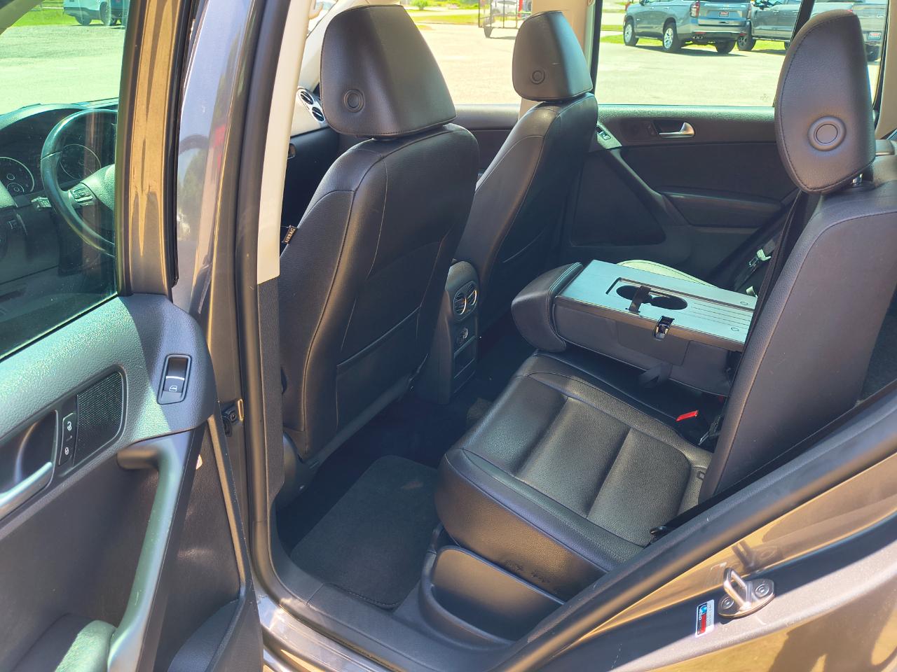 Volkswagen Tiguan 2WD 4dr Auto SE w/Sunroof & Nav 2013