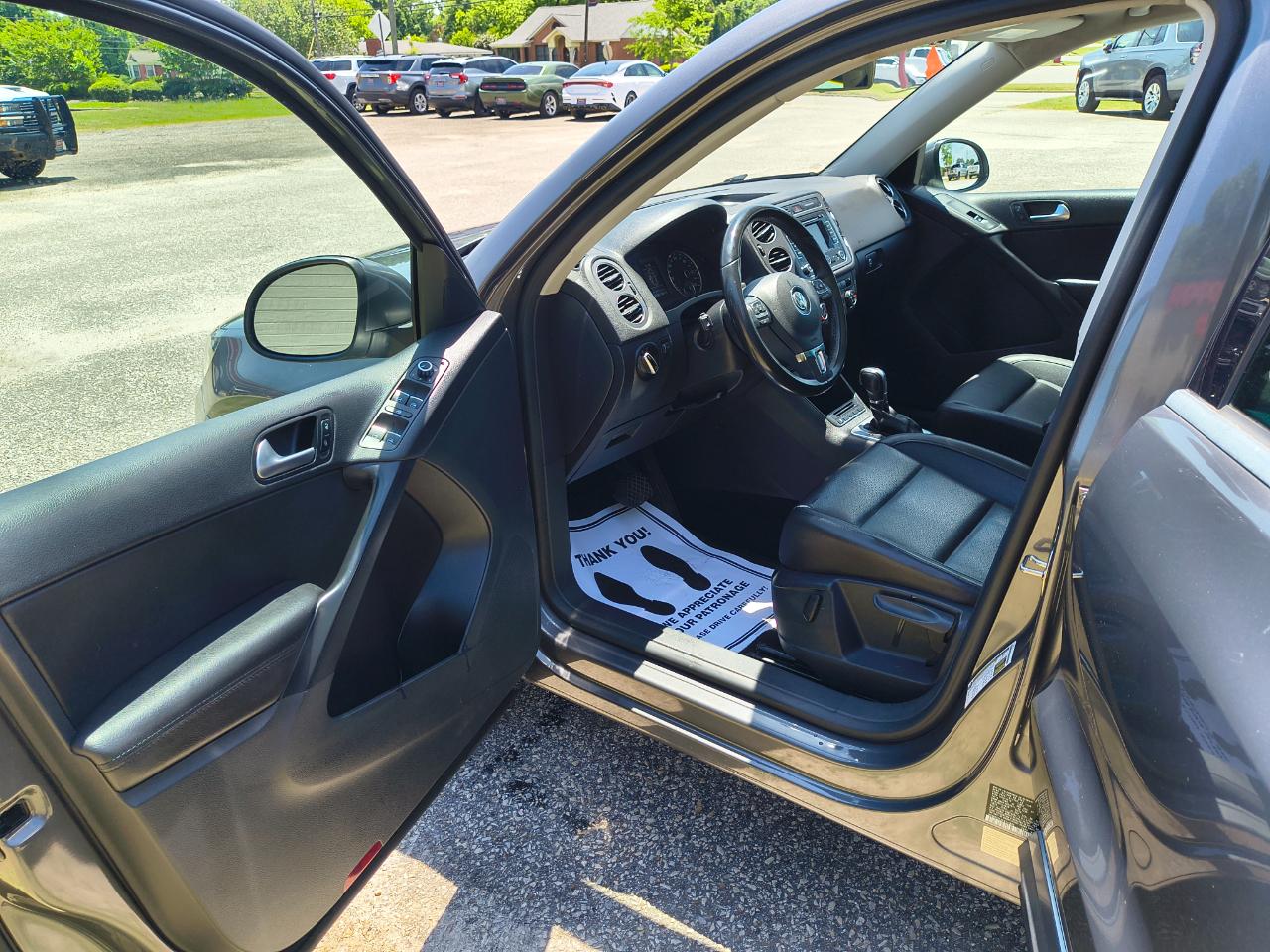 Volkswagen Tiguan 2WD 4dr Auto SE w/Sunroof & Nav 2013