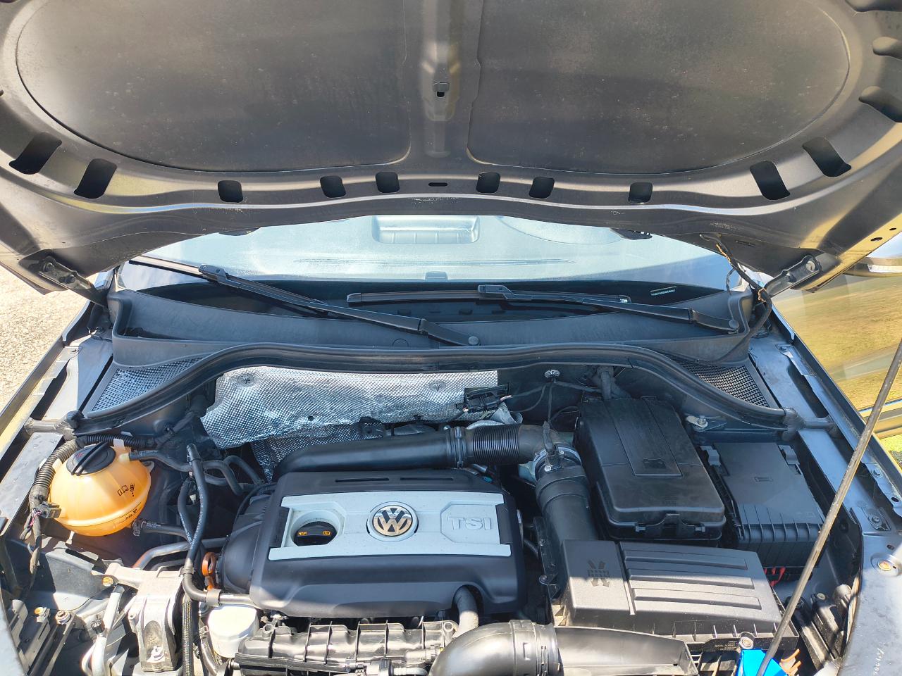 Volkswagen Tiguan 2WD 4dr Auto SE w/Sunroof & Nav 2013