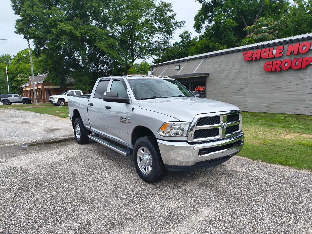 RAM 2500 Tradesman 4x4 Crew Cab 6'4" Box 2017