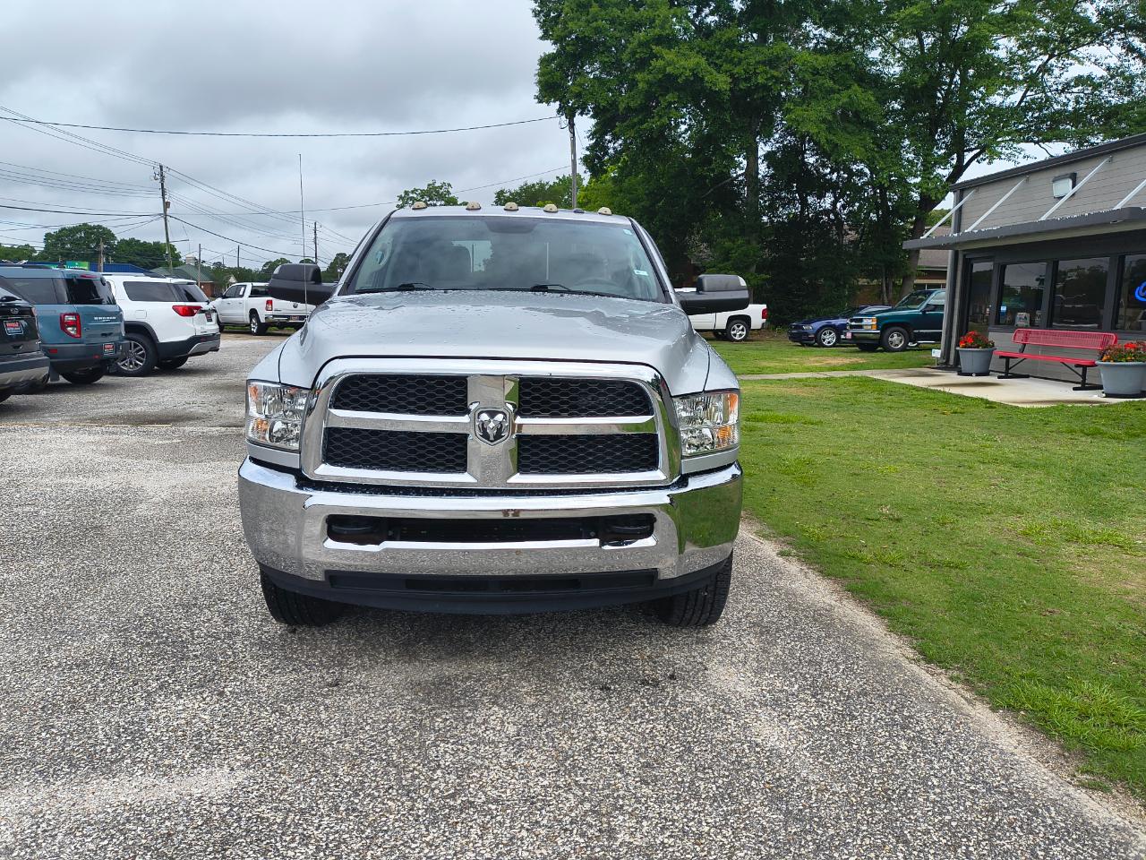 RAM 2500 Tradesman 4x4 Crew Cab 6'4" Box 2017