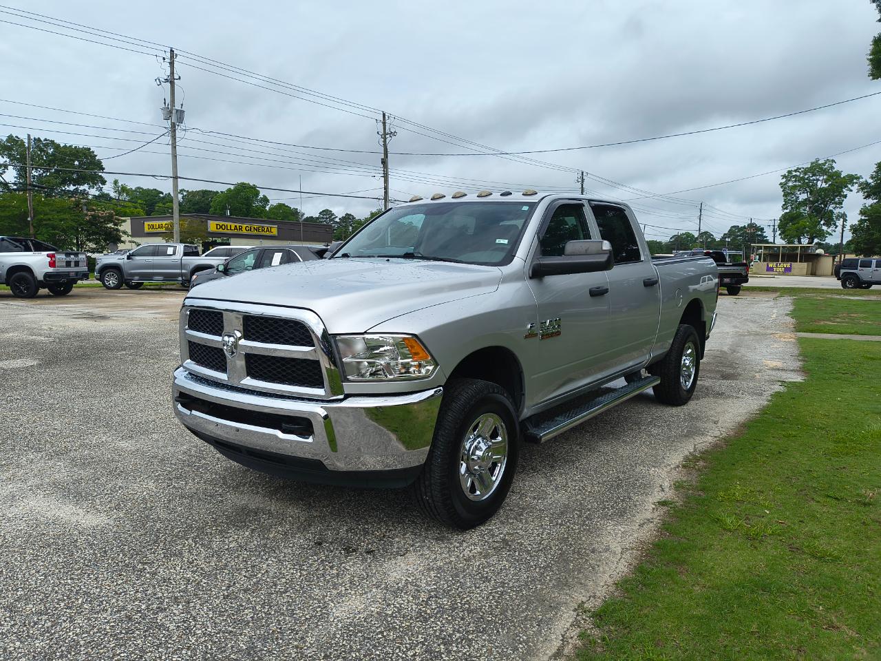 RAM 2500 Tradesman 4x4 Crew Cab 6'4" Box 2017