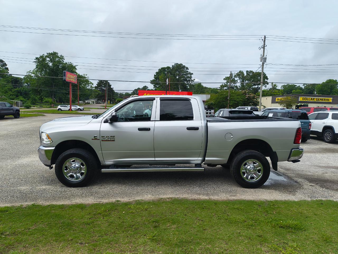 RAM 2500 Tradesman 4x4 Crew Cab 6'4" Box 2017