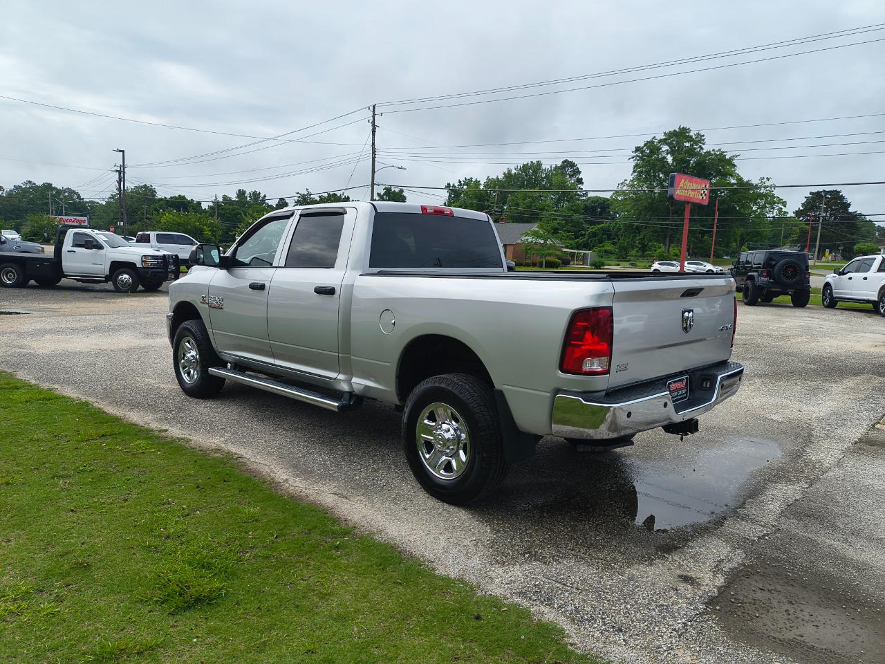 RAM 2500 Tradesman 4x4 Crew Cab 6'4" Box 2017