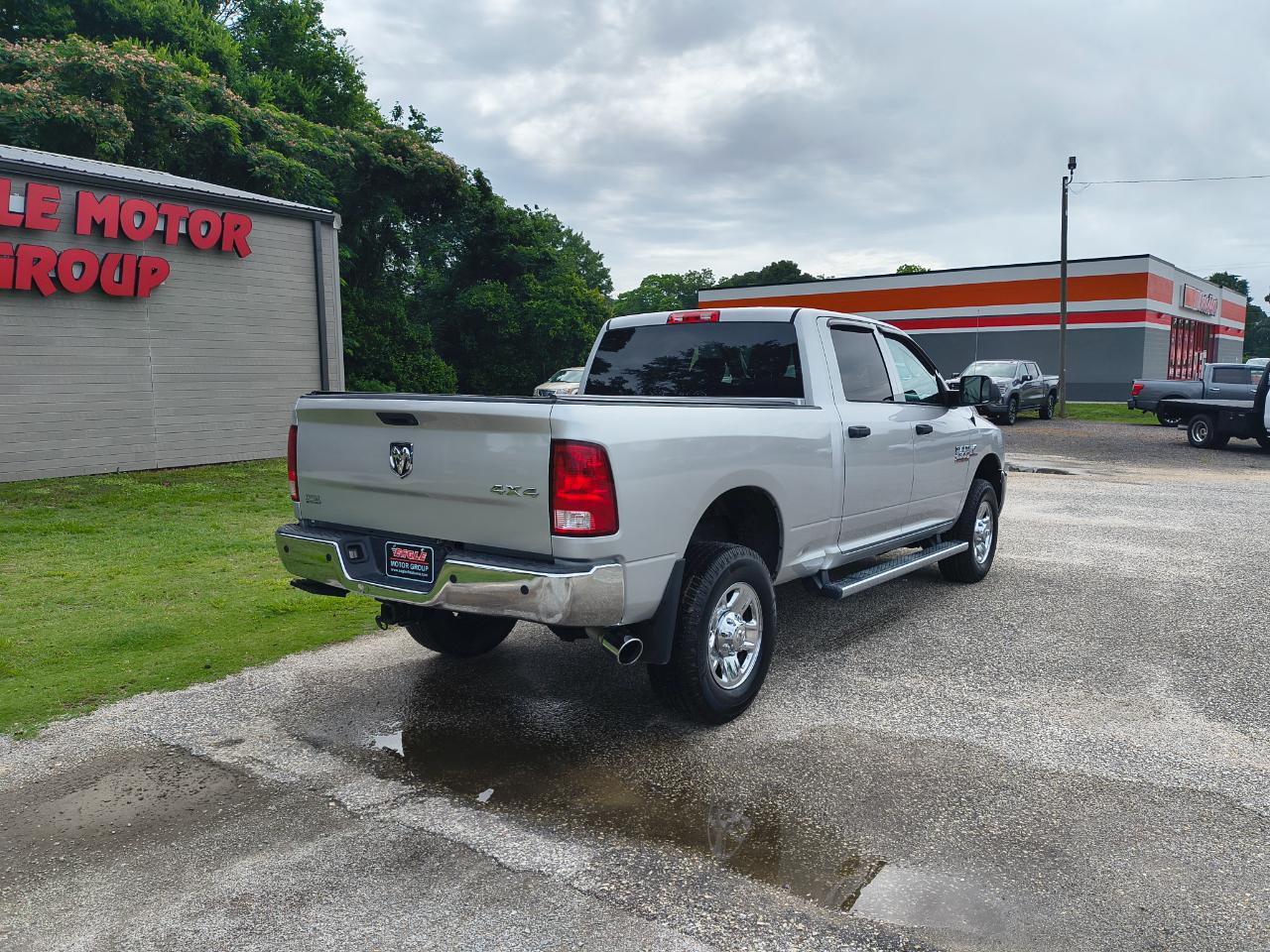 RAM 2500 Tradesman 4x4 Crew Cab 6'4" Box 2017