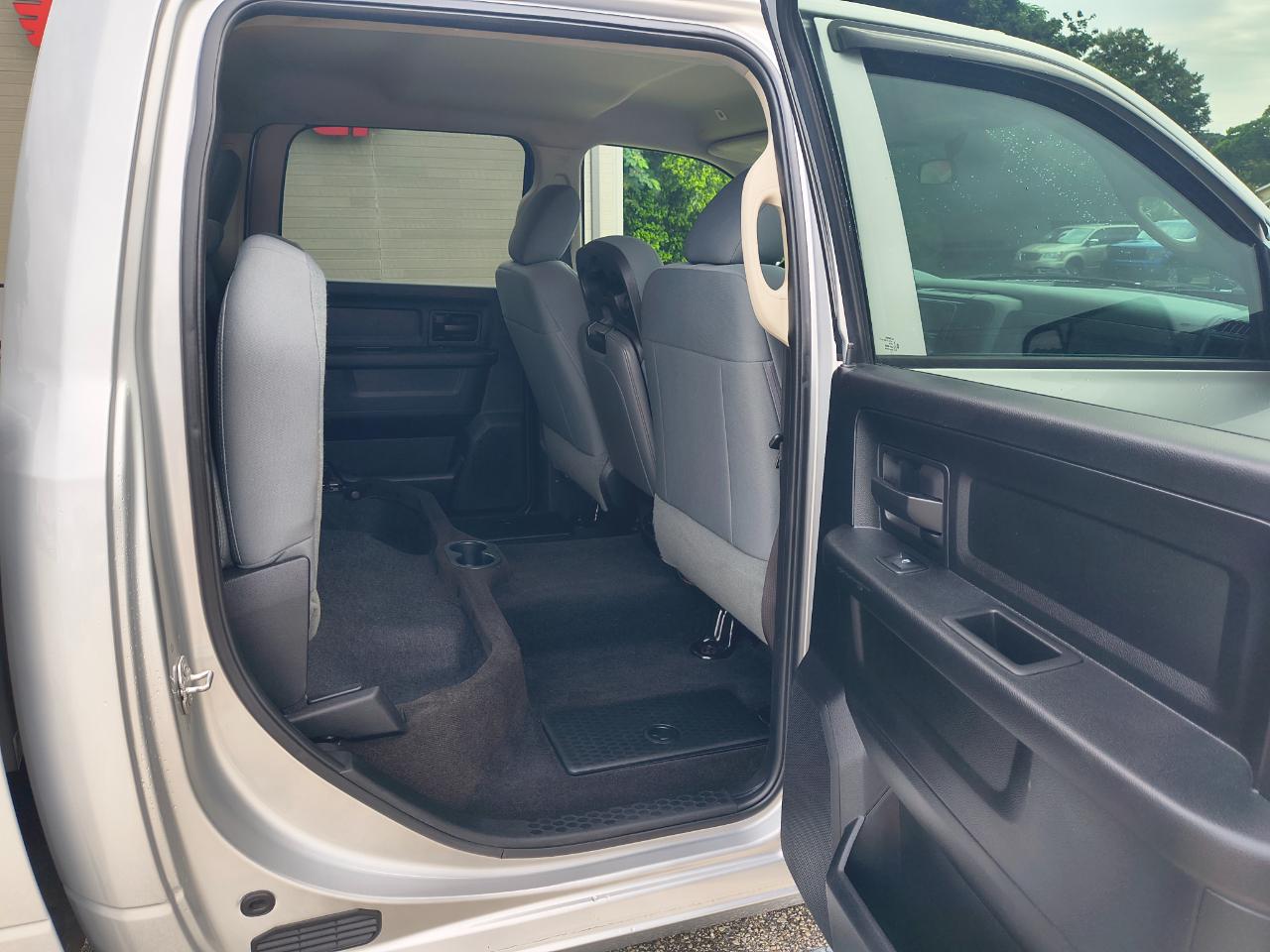 RAM 2500 Tradesman 4x4 Crew Cab 6'4" Box 2017
